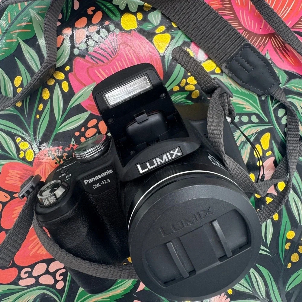 Panasonic Lumix DMC-FZ8 Digital Camera Black Leica Lens 12x Zoom Bundle